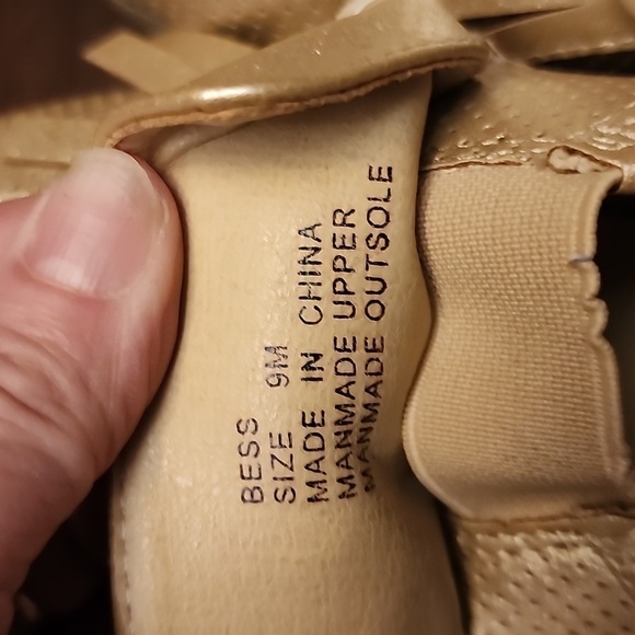 Coconut by Matisse Gold Bess Platform Loafer sz 9 - Picture 4 of 8